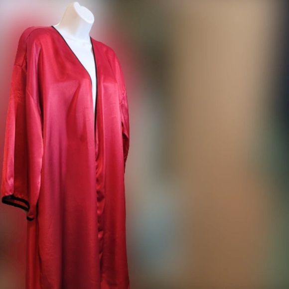 CARROLL REED COLLECTIONS VINTAGE SHORT STYLE RED W/ BLACK TRIM DRESSING GOWN - Picture 3 of 7
